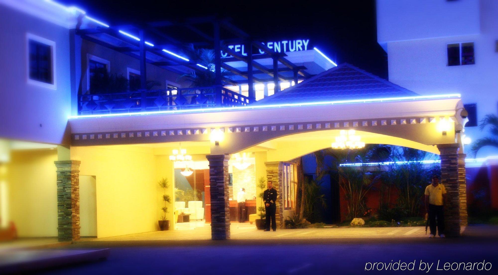 Hotel Century Plaza Сантьяго-де-лос-Кабальерос Экстерьер фото