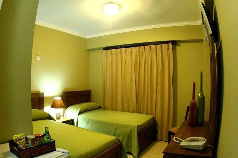 Hotel Century Plaza Сантьяго-де-лос-Кабальерос Экстерьер фото
