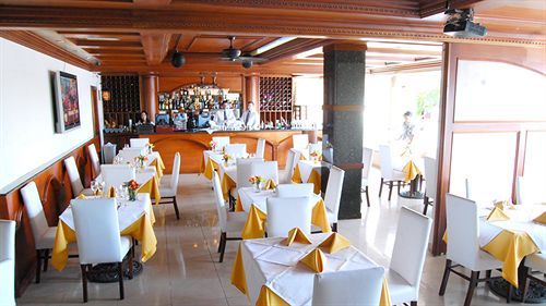 Hotel Century Plaza Сантьяго-де-лос-Кабальерос Экстерьер фото